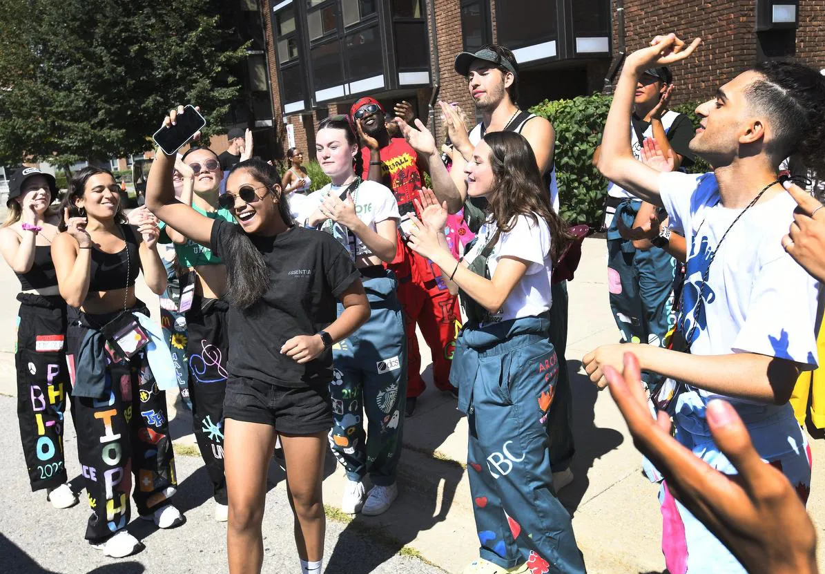 Volunteers at McMaster Move-in 2022